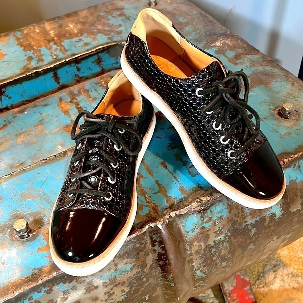 Sperry Gold Cup, Black Textured & Embossed Leather,Excellent Condition, Size 6